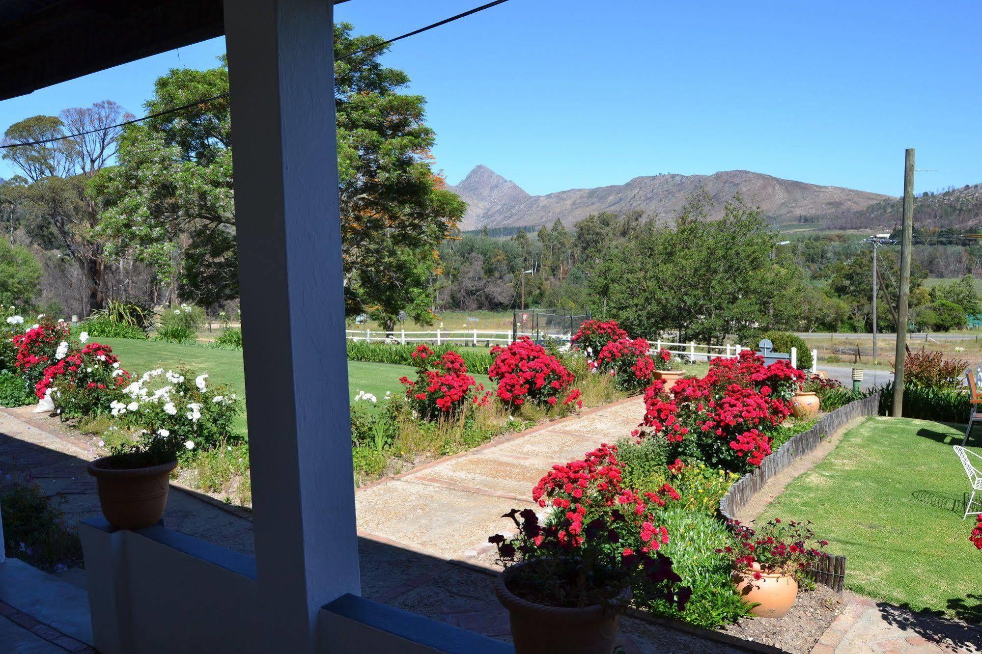 Over The Mountain Guest Farm George Luaran gambar